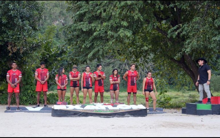 Pese a que el equipo rojo tenía dos medallas transferibles por parte de “Pato” Araujo y Jazmin, ninguno quiso otorgarle una de ellas a Ana para mantenerse en la competencia. Twitter / @ExatlonMx
