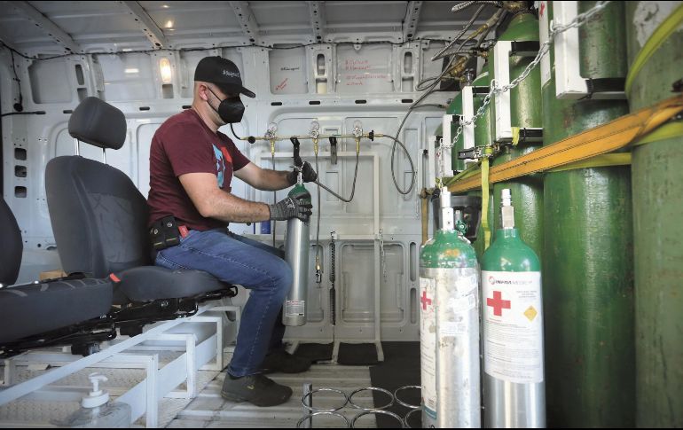 OXÍGENO EN RUEDAS. La empresa señala que al día rellena hasta 65 tanques. EL INFORMADOR • F. ATILANO