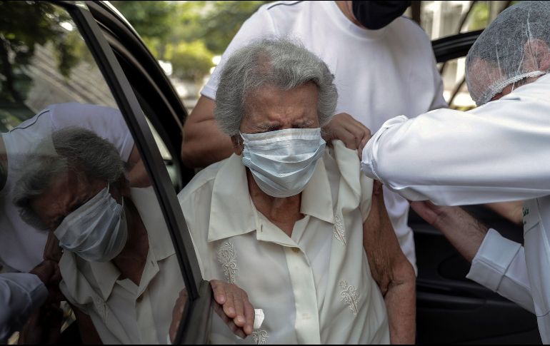 El Gobierno de México habilita la plataforma mivacuna.salug.gob.mx donde adultos mayores de 60 años pueden ser registrados para acceder a la vacuna contra el COVID-19. EFE/ A. Lacerda