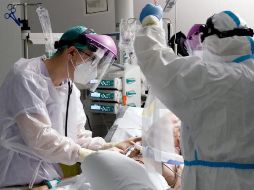 Un juez, un secretario judicial y un forense oficializaron los trámites en la Unidad de Cuidados Intensivos del hospital. EFE / J. Cárdenas