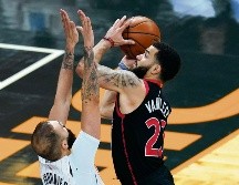 INSPIRADO. VanVleet (der.) fue una máquina de anotar anoche ante el Magic; se fue con 54 puntos. AP • J. Raoux
