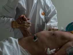 En los últimos siete días la OMS recibió notificaciones relativas a 3.7 millones de nuevos casos en el mundo, frente a cinco millones semanales que se registraban a principios de año. EFE / B. Lorenzo