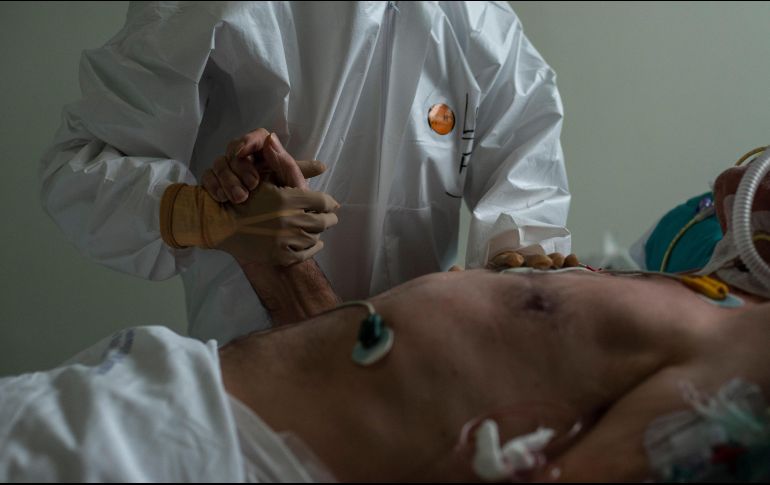 En los últimos siete días la OMS recibió notificaciones relativas a 3.7 millones de nuevos casos en el mundo, frente a cinco millones semanales que se registraban a principios de año. EFE / B. Lorenzo