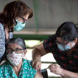 "No le ganan su lugar en la fila de vacunación", dice López-Gatell