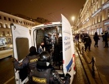 Las manifestaciones en el centro de Moscú y San Petersburgo se saldaron con mil 400 nuevas detenciones e imágenes de violencia policial. EFE/A. Maltsev