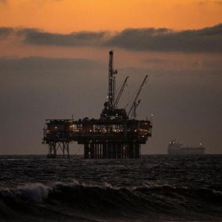 Barril de petróleo de Texas sube un 1.7 %, hasta 55.69 dólares