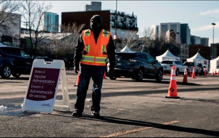 Autoridades de algunos estados de EE.UU. han incrementado los requisitos para recibir la vacuna de covid-19 para garantizar el acceso a residentes locales. GETTY IMAGES