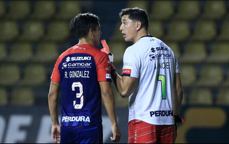 FIGURA. Andrés Sánchez (DER.) fue clave para que el conjunto de Tepa sacara el empate de Sinaloa. IMAGO7