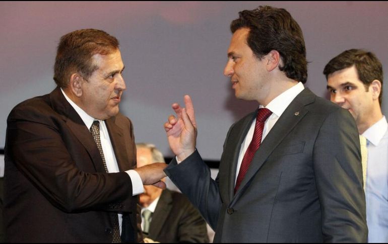 Alonso Ancira (i) es investigado por la supuesta entrega de un soborno por 3.5 millones de dólares a Emilio Lozoya (d) a cambio de facilitar la compra de Agronitrogenados. NTX/ARCHIVO