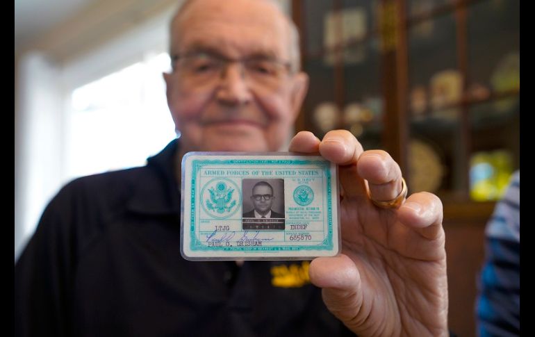 La billetera contenía, además de varias identificaciones, una tarjeta de racionamiento de cerveza, una carta de retención de impuestos y recibos de giros postales. AP/N. Cepeda-The San Diego Union-Tribune