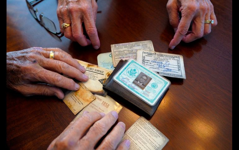 La billetera contenía, además de varias identificaciones, una tarjeta de racionamiento de cerveza, una carta de retención de impuestos y recibos de giros postales. AP/N. Cepeda-The San Diego Union-Tribune