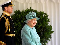 Isabel II se encuentra aislada junto con su esposo, el Duque de Edimburgo, entre las paredes de Windsor, donde la pareja recibe los cuidados de un reducido equipo de personal. AFP / ARCHIVO