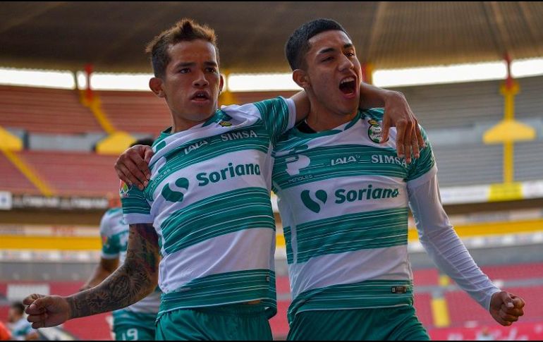 Ronaldo Prieto y Omar Campos festejan el gol. IMAGO 7/S. Bautista