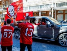 Recomiendan que, en caso de querer organizar un evento para ver el juego, lo mejor es usar cubrebocas y hacerlo al aire libre. EFE/E. Lesser