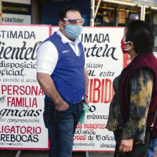 COVID-19 en Jalisco: Los adultos mayores batallan para comprar víveres en supermercados