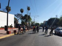 La manifestación de ciclistas fue vigilada por elementos de la policía estatal y de la policía vial. EL INFORMADOR/J. Velazo