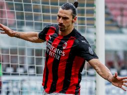 El delantero sueco, de 39 años, alcanzó el hito con un disparo al ángulo superior en la primera parte. AP / A. Callani