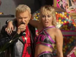 Miley Cyrus le canta a los trabajadores de la salud previo al Super Bowl 2021