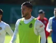 Hiram Mier estará en la central apoyado por Antonio Briseño y Gilberto Sepúlveda, para dejar que por la banda derecha vaya Isaac Brizuela. TWITTER / @Chivas