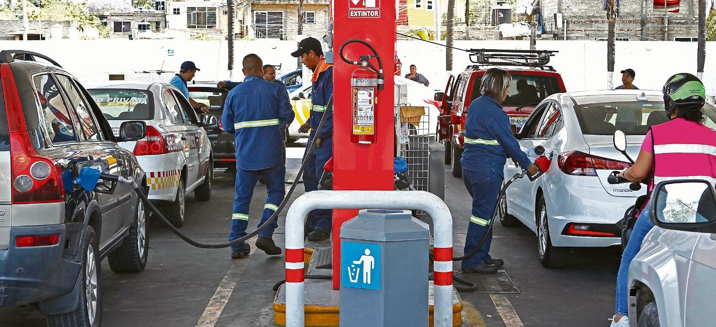 ALZA.  En las últimas semanas se registra un aumento en el precio de las gasolinas  en  la metrópoli. EL INFORMADOR • A . Camacho