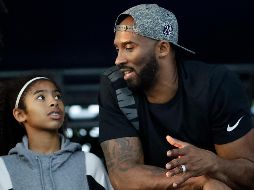La muerte de Kobe Bryant y su hija Gigi conmocionó al mundo del deporte, que hace un par de semanas los recordó con diversas muestras de cariño en el primer aniversario de su muerte. AP / ARCHIVO