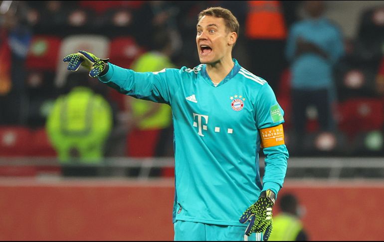 ''Me parece haber visto un lindo Tigre'', escribió el Bayern en sus redes sociales junto a un par de fotos de Manuel Neuer ''buscando'' en el campo al felino. AFP / K. Jaafar