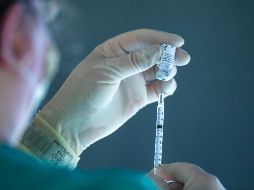 De acuerdo con resultados preliminares, la vacuna de CanSino tiene una eficacia del 90% en una sola dosis. AP / ARCHIVO