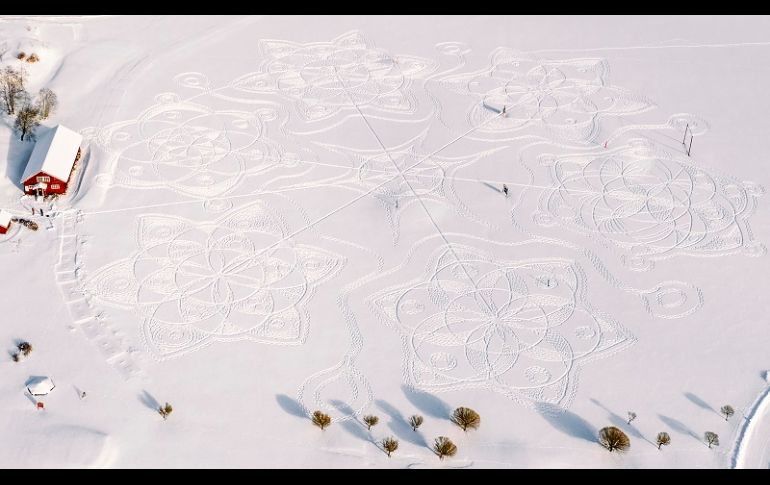 Resaltan el carácter efímero de la obra, pues la borrará la próxima nevada o el viento. AP/P. Lintusaari