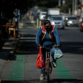 Con ciclovía, cientos transitan con seguridad al oriente de Guadalajara