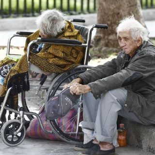 Viral: Captan agresión de hombre a anciana de 95 años en la CDMX
