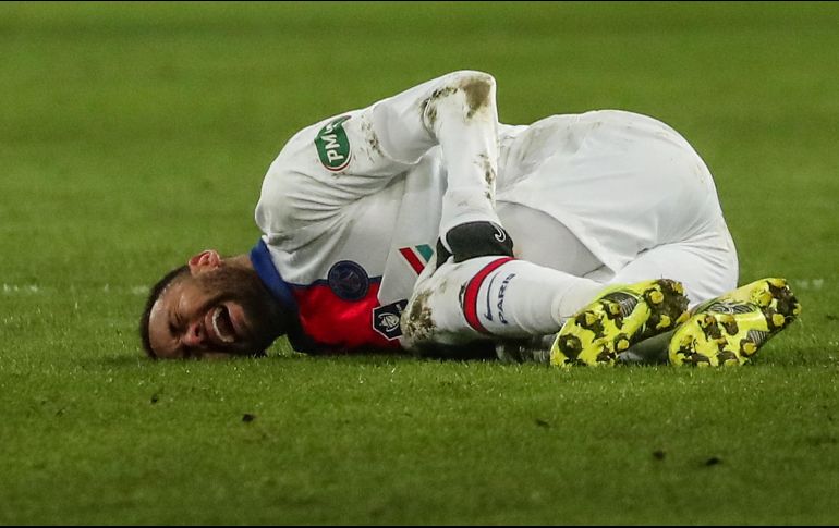 Neymar sufrió la lesión a causa de una dura entrada que recibió en la noche del miércoles durante un partido de la Copa francesa contra el Caen. EFE / C. Petit Tesson