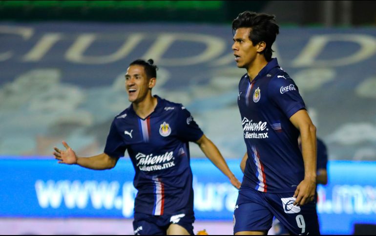 Macías y Antuna son algunos elementos de Chivas que asistirán al microciclo. Imago7