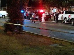 El cuerpo fue llevado a las instalaciones del Instituto Jalisciense de Ciencias Forenses. ESPECIAL