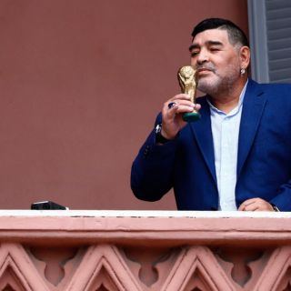 Conoce los primeros billetes y monedas con imágenes de Maradona
