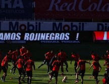 No hay contagios de COVID-19 en el cuadro rojinegro. Imago7