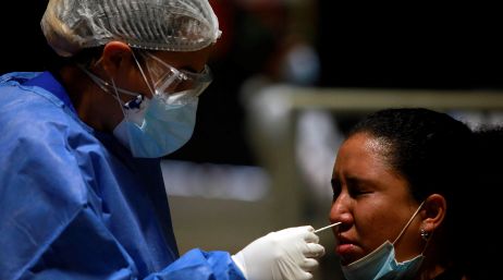 Afirman que se garantizará que en todo momento se cuente con las pruebas y métodos necesarias para la detección del SARS-CoV-2 en Jalisco. EFE/ D. Alday