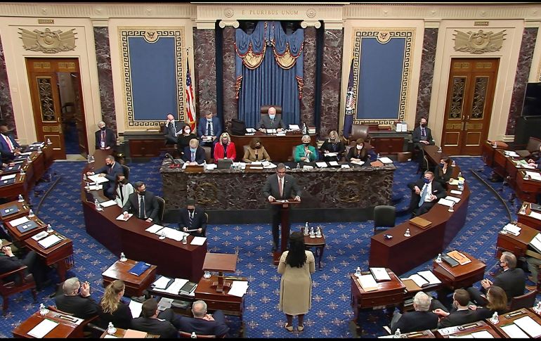 Se esperaba que hoy el Senado terminara con los argumentos finales de los dos bandos y el voto de condena o absolución a Trump. AP/ Senate Television