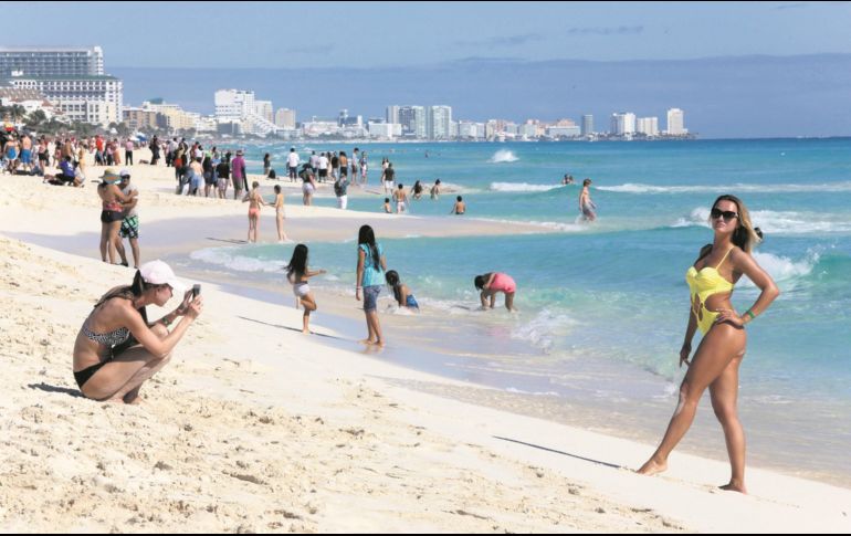 El dinero se habría destinado a gastos innecesarios y adquisiciones a sobrecosto. EFE