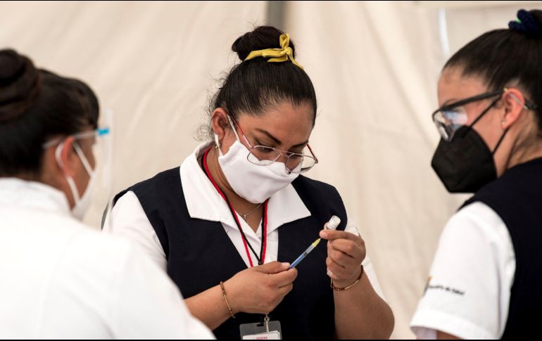 El Gobierno de México anunció que este lunes reanudará su plan de vacunación al comenzar a inmunizar con 870 mil dosis de AstraZeneca a adultos mayores. EFE / ARCHIVO