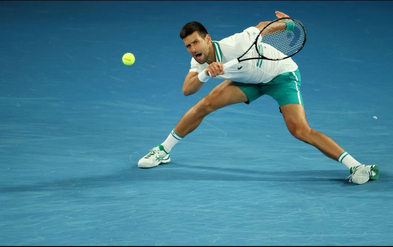 Novak Djokovic ganó en cuatro sets, por 7-6 (7/4), 4-6, 6-1 y 6-4 para avanzar en el Abierto de Australia, disputado en Melbourne. AFP/D. Gray