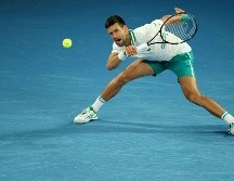 Novak Djokovic ganó en cuatro sets, por 7-6 (7/4), 4-6, 6-1 y 6-4 para avanzar en el Abierto de Australia, disputado en Melbourne. AFP/D. Gray