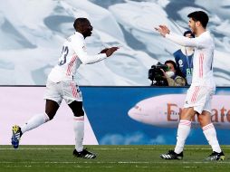 El equipo de Zinedine Zidane se mantuvo cinco puntos detrás del líder Atlético. EFE / J. Guillén