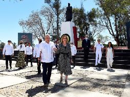 El  Presidente viaja acompañado por su esposa, la señora Beatriz Gutiérrez Müller. EFE / Presidencia de México