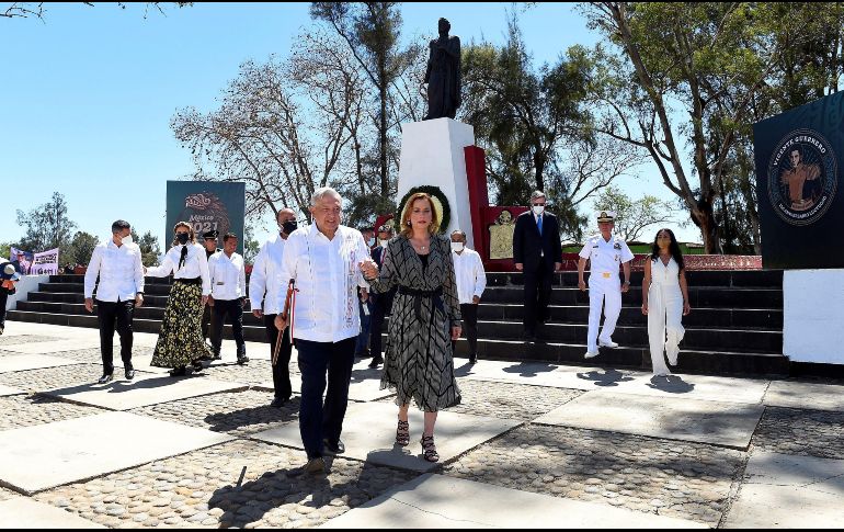 El  Presidente viaja acompañado por su esposa, la señora Beatriz Gutiérrez Müller. EFE / Presidencia de México