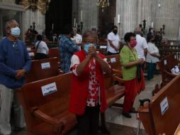 El obispo dijo que extraña mucho la presencia de más personas a la misa. SUN / ARCHIVO