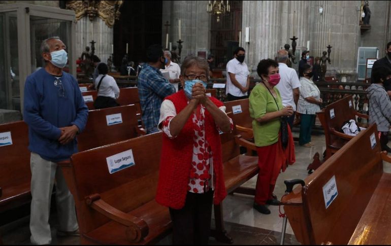 El obispo dijo que extraña mucho la presencia de más personas a la misa. SUN / ARCHIVO