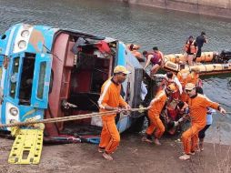 El accidente se produjo cuando el autobús se salió de la carretera y se precipitó a un canal cerca de la localidad de Satna. EFE