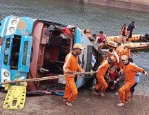 El accidente se produjo cuando el autobús se salió de la carretera y se precipitó a un canal cerca de la localidad de Satna. EFE