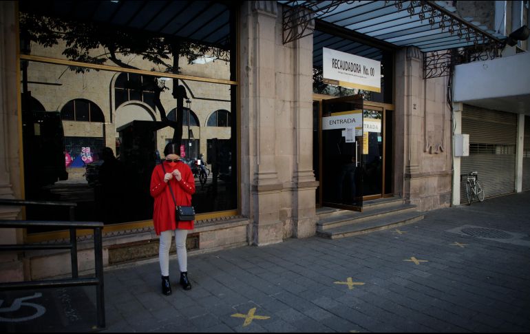 En todas las recaudadoras se hizo un desdoblamiento de personal para evitar la saturación de personas. EL INFORMADOR / ARCHIVO