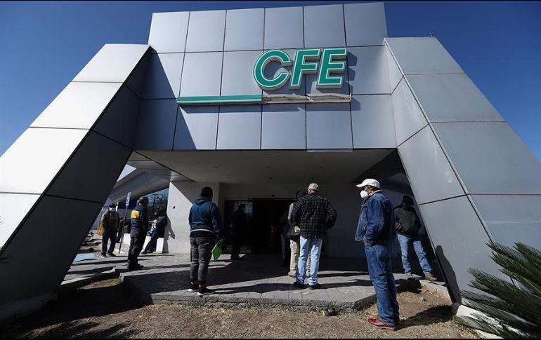 Consideran que los apagones también afectaron a las inversiones, porque generan incertidumbre a las empresas. EFE/A. Ojeda